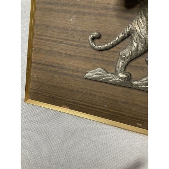 VINTAGE Pewter 3D Mounted Gold Tone Tiger on a fra - Picture 4 of 10